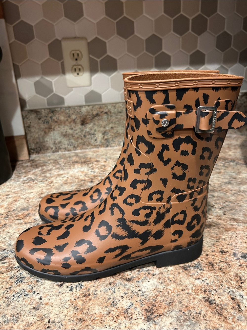 Hunter Original Refined Short Leopard Print Short Rain Boots — Worn Once 9 - Picture 4 of 14